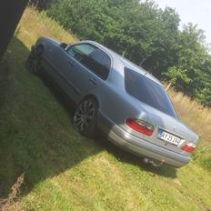 Mercedes Benz W210 E290 