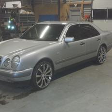 Mercedes Benz W210 E290 