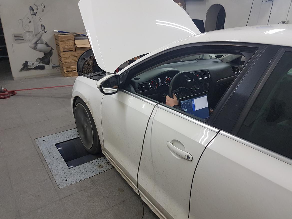 VW Jetta 2.0 TDI DSG Highline  billede 18