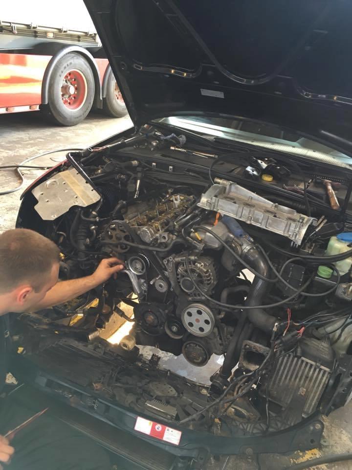 Audi A4 b6 1.8 20vT - Fik lige ny kæde strammer, og tandrems kit :-) så kan den lidt igen. billede 10