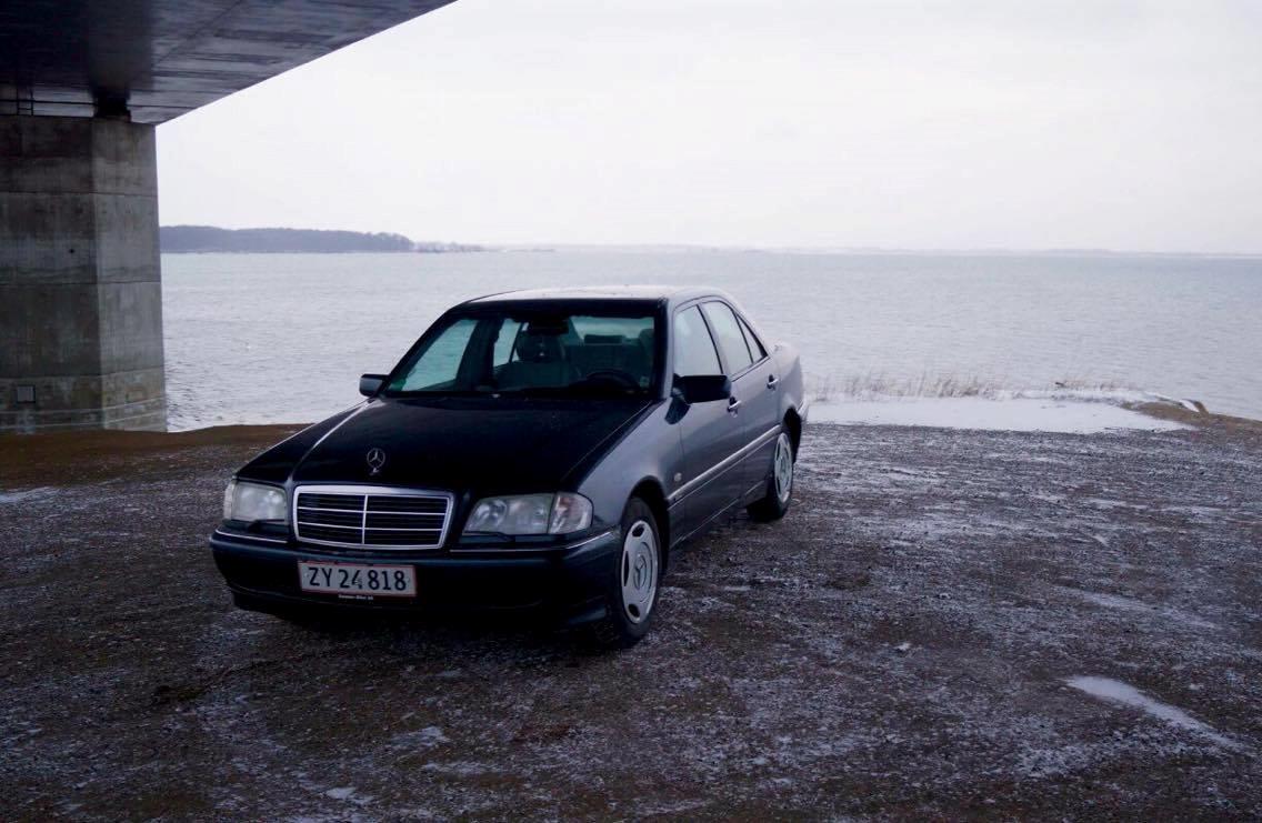 Mercedes Benz C200 Elegance - Kan se at jeg har glemt at pusse min linse inde jeg tog billederne Beklager.  billede 1