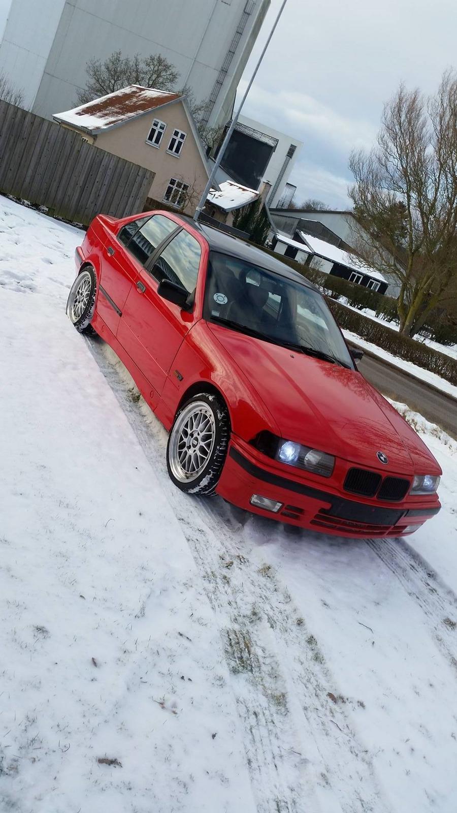 BMW e36 320i - jeg mangler klips til stødlister da jeg fik nogen til en m3, billede 2