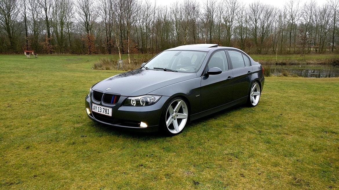 BMW E90 318D billede 1