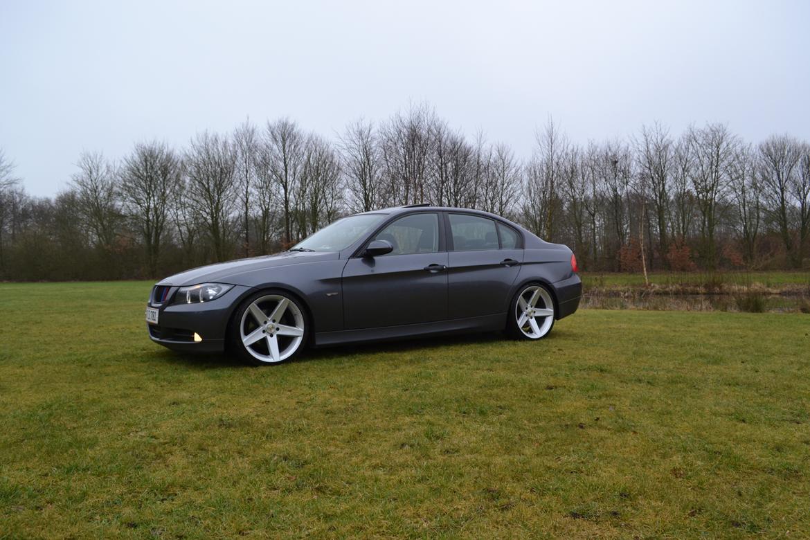 BMW E90 318D billede 4