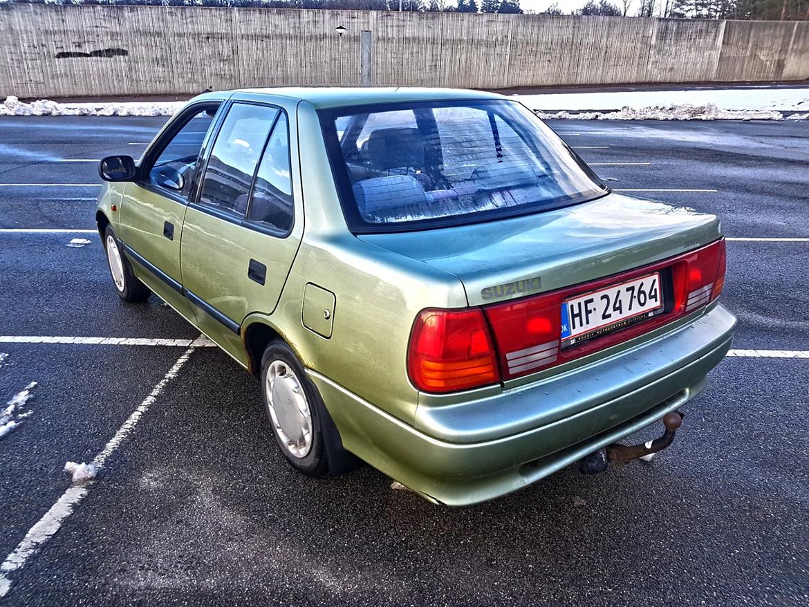 Suzuki Swift GLX Sedan "Koreakrigen" billede 1