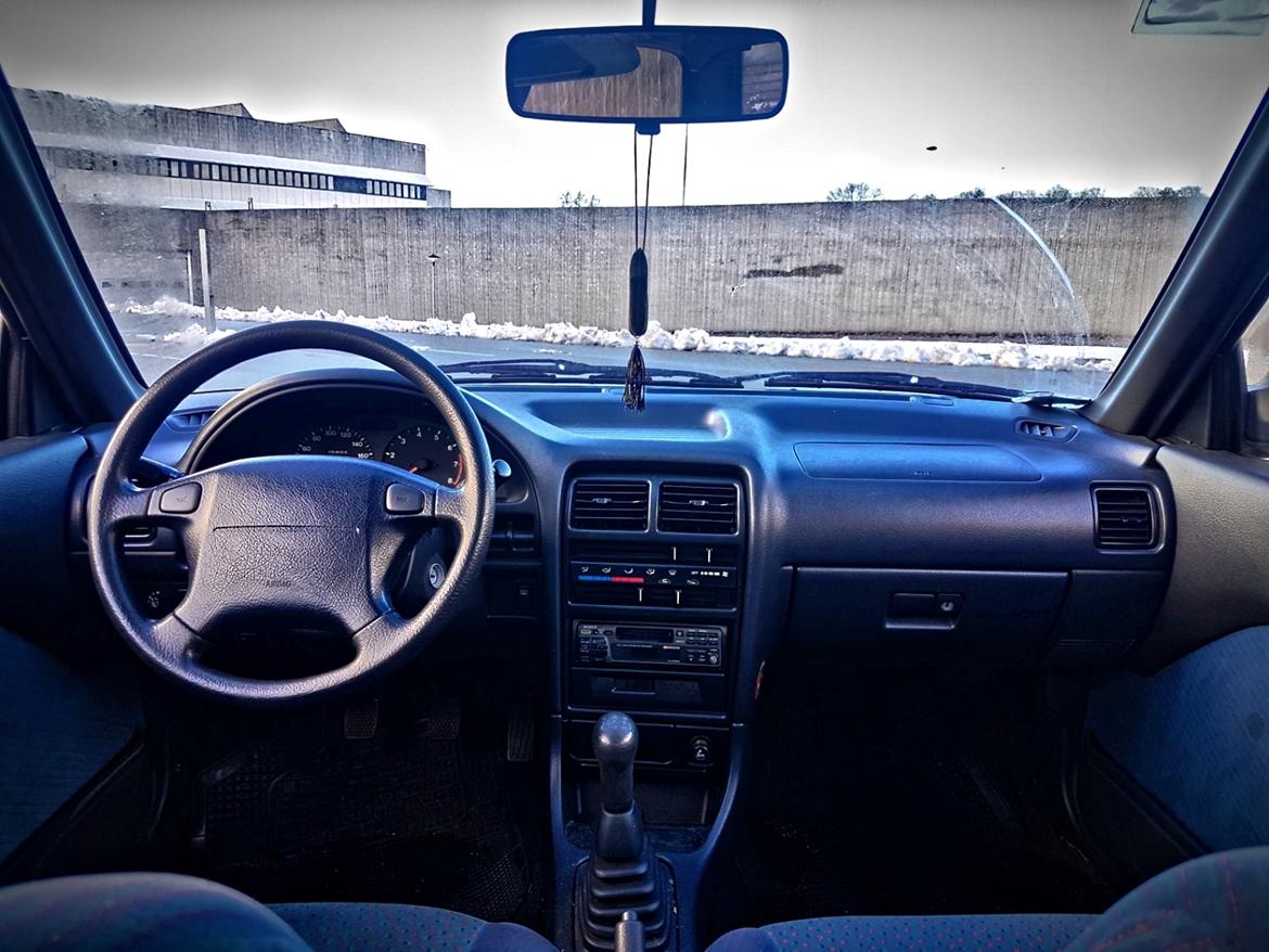 Suzuki Swift GLX Sedan "Koreakrigen" billede 5