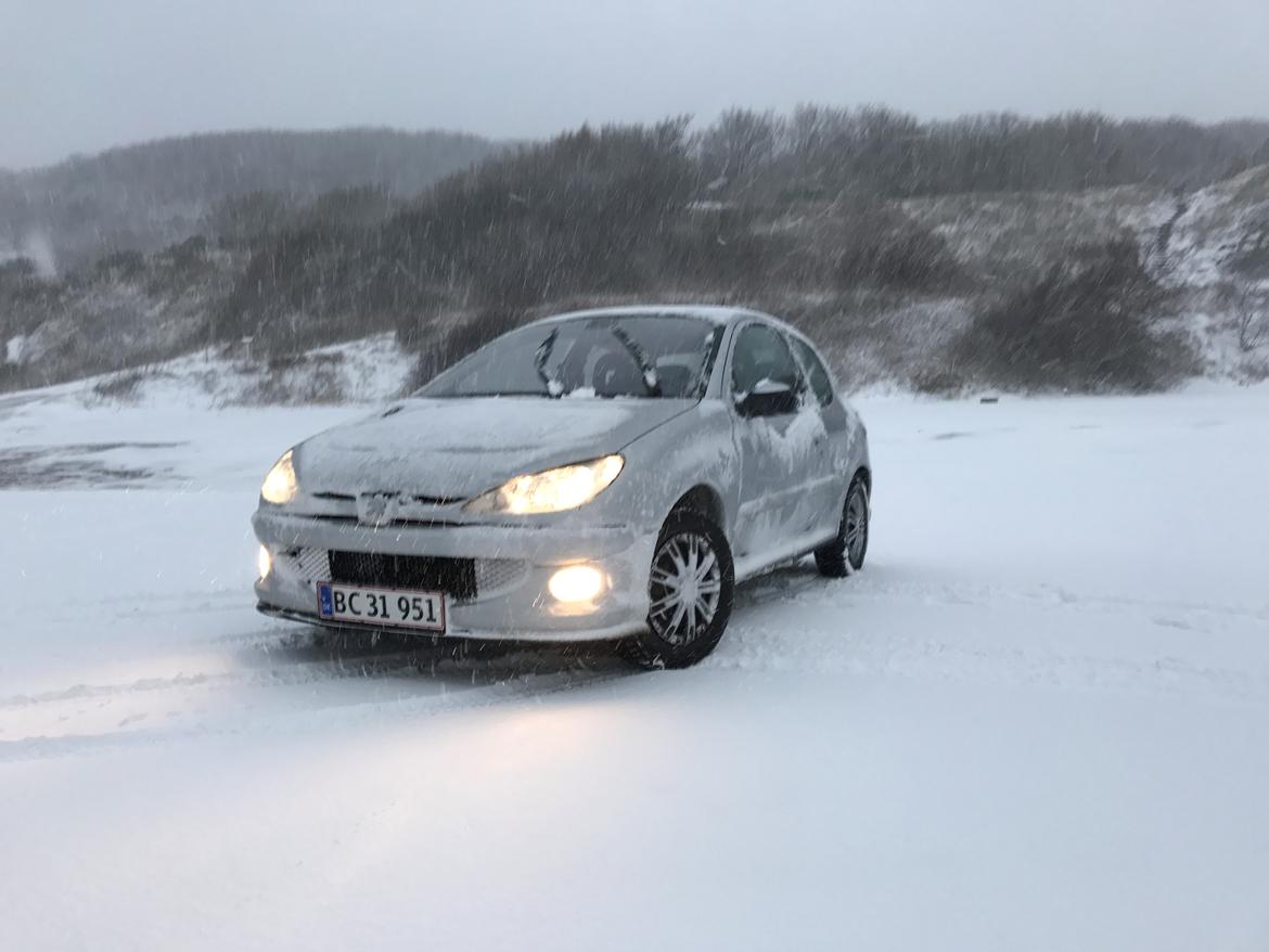 Peugeot 206 S16 16V - En lækker tur i sne stormen. køre overraskende godt billede 8