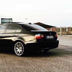 BMW E90 320D