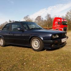 BMW E30 320