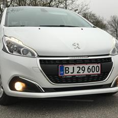 Peugeot 208 Desire sky