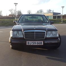 Mercedes Benz W124 300CE