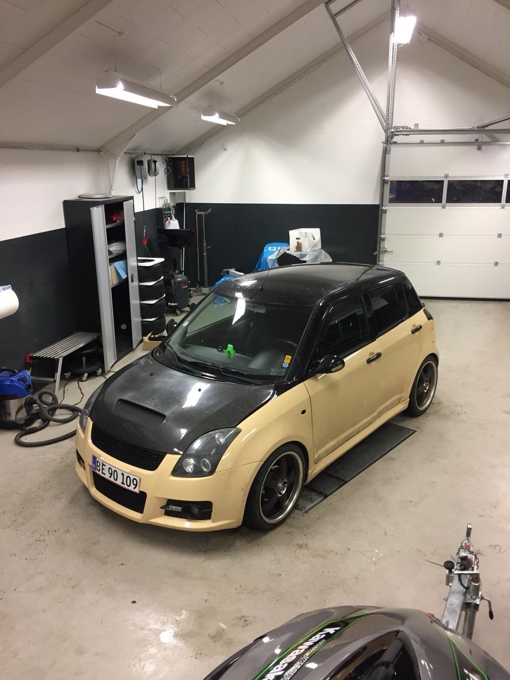 Suzuki Swift GLX 5 dørs billede 2