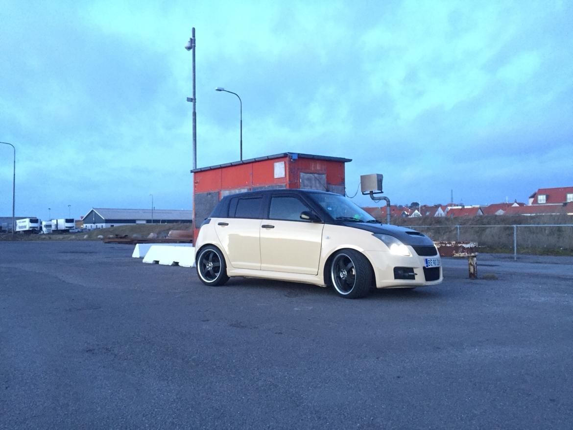 Suzuki Swift GLX 5 dørs billede 3