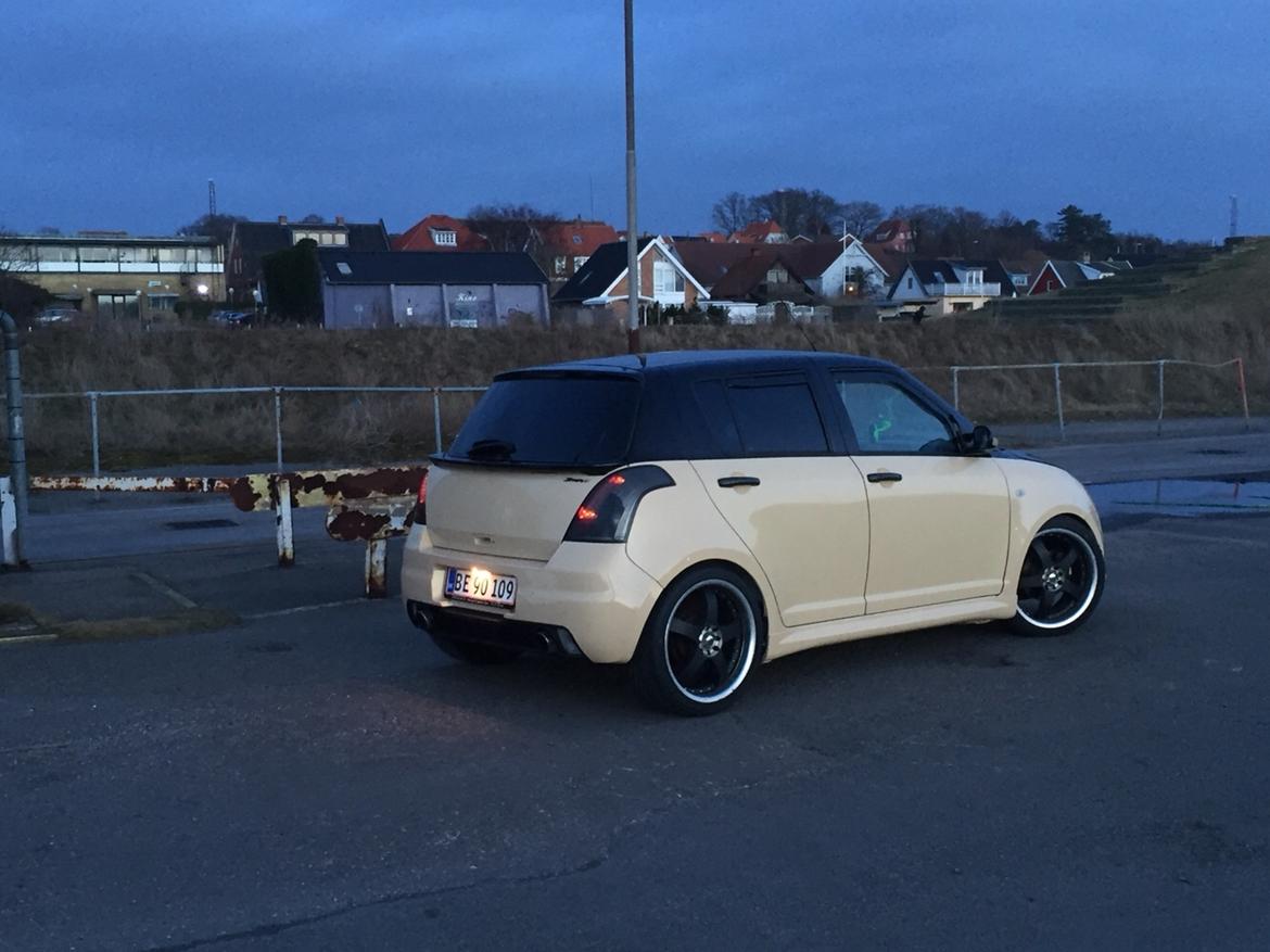 Suzuki Swift GLX 5 dørs billede 4