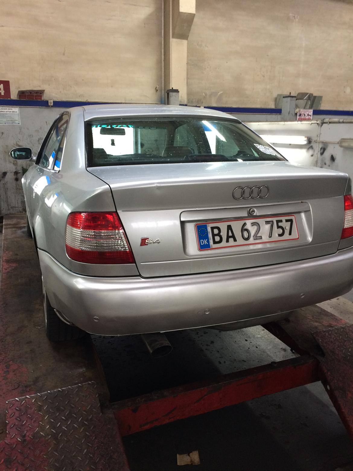 Audi A4 Med S4 look ( Tidl bil ) - Og på med den nye kofanger med ny monteret bak sensore  billede 19