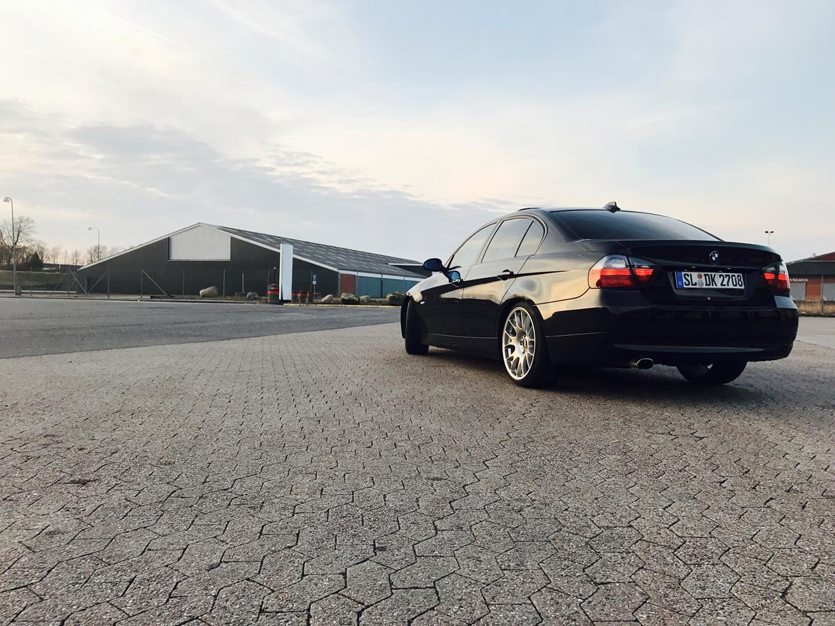 BMW E90 320D billede 3