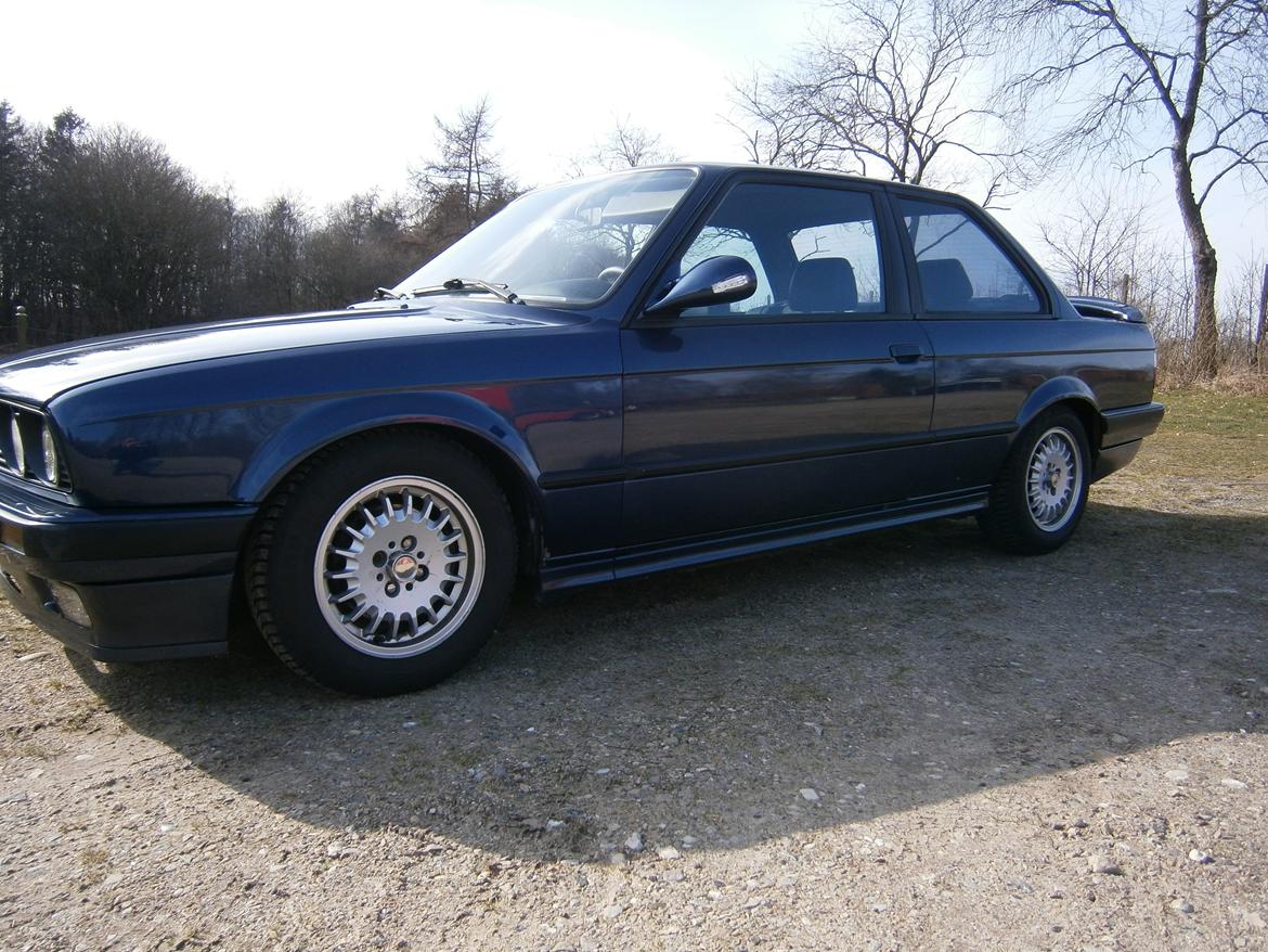 BMW E30 320 billede 1