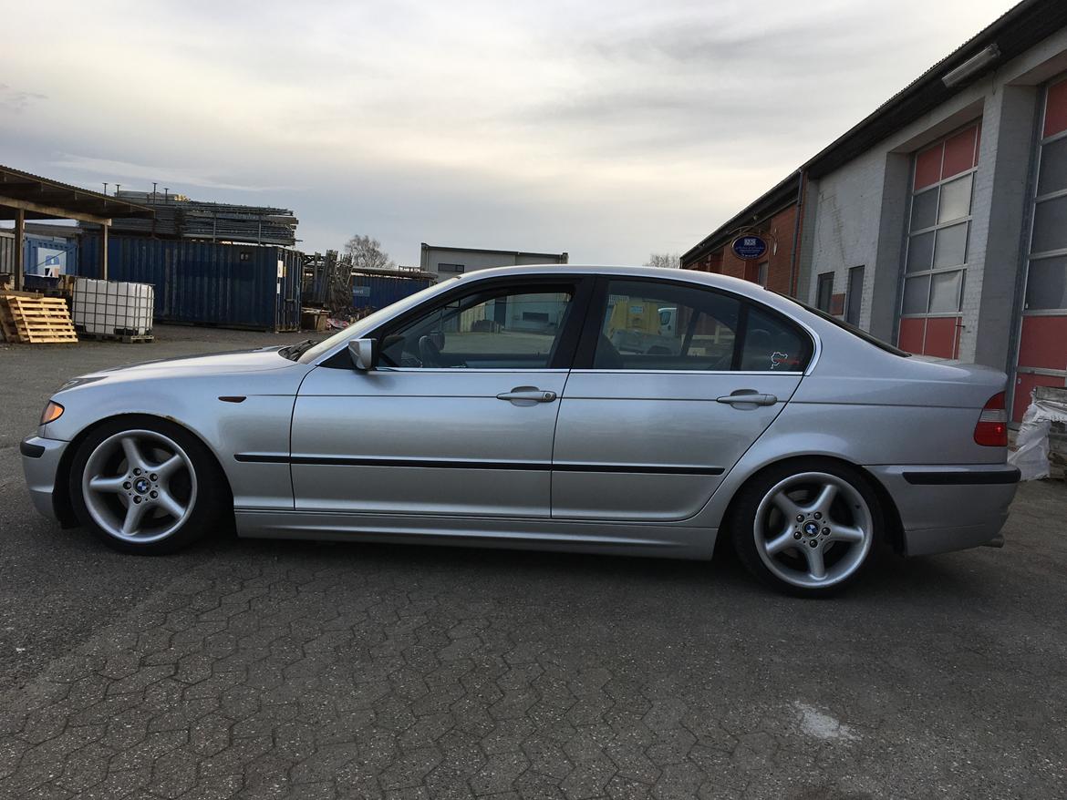 BMW E46 325i billede 2