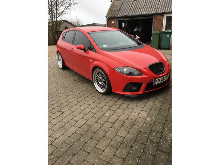 {{currentPhoto.altText}} billede {{currentPhoto.number}}