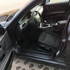BMW E90 318D solgt