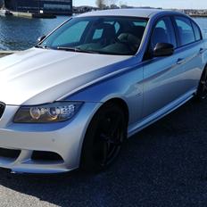 BMW 335i LCI Performance Edition / SOLGT :'(