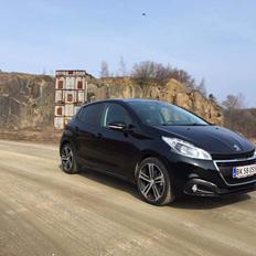 Peugeot 208 Envy Sky