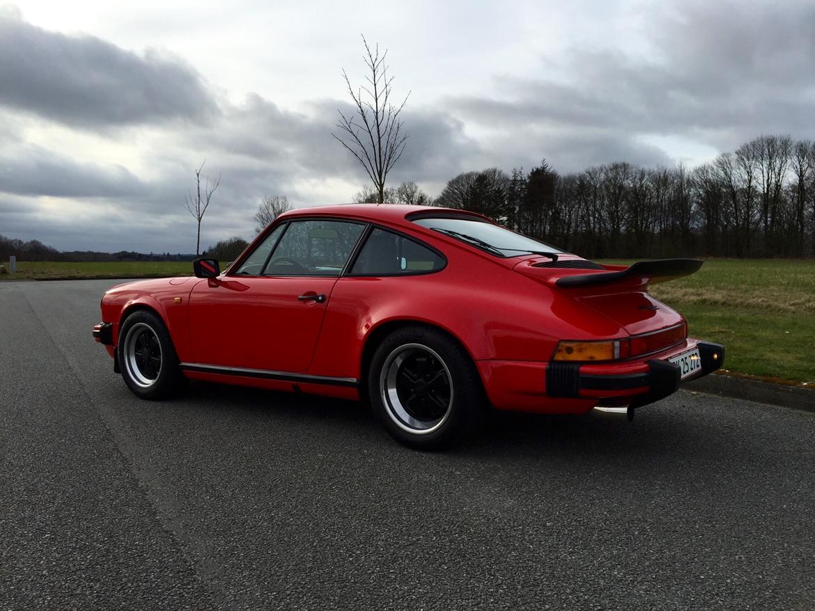 Porsche 911 3,0 SC - Porsche 911 hækspoiler og lidt større udstødning end standard billede 4