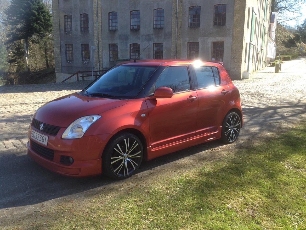 Suzuki SWIFT 1,5 billede 1