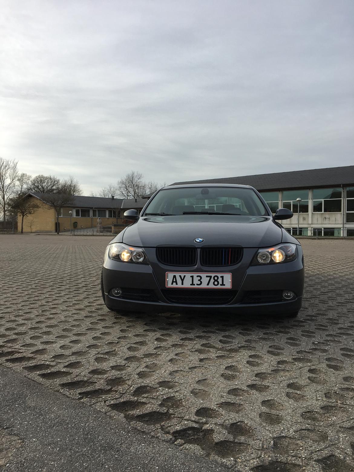 BMW E90 318D solgt billede 3