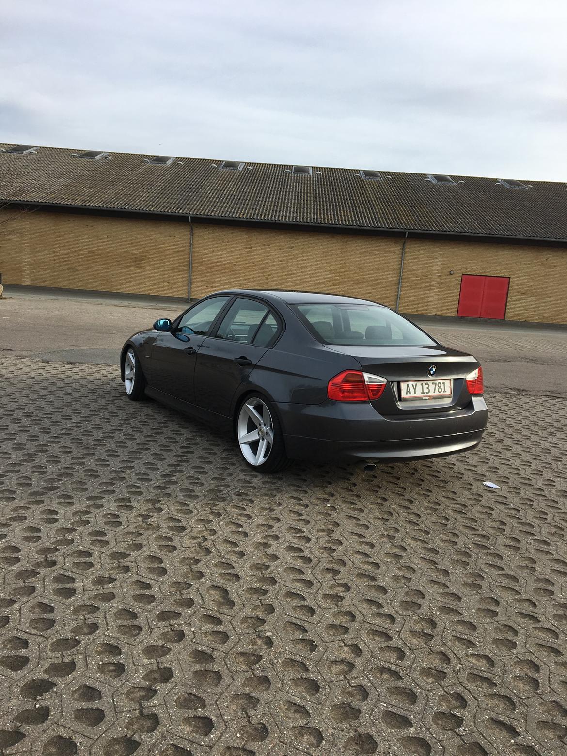 BMW E90 318D solgt billede 5