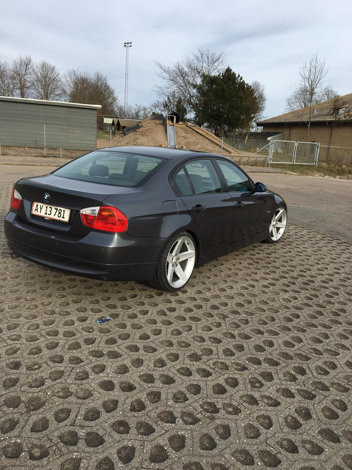 BMW E90 318D solgt billede 6