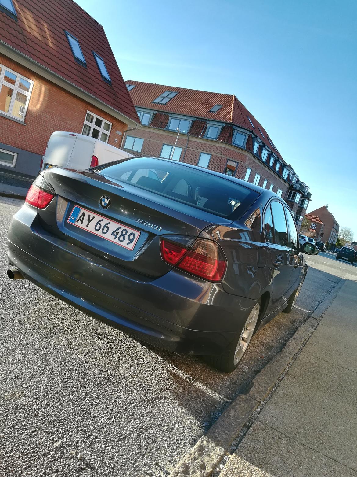 BMW 320i billede 1