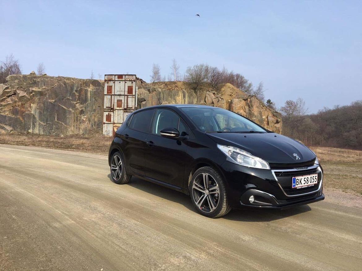 Peugeot 208 Envy Sky billede 1