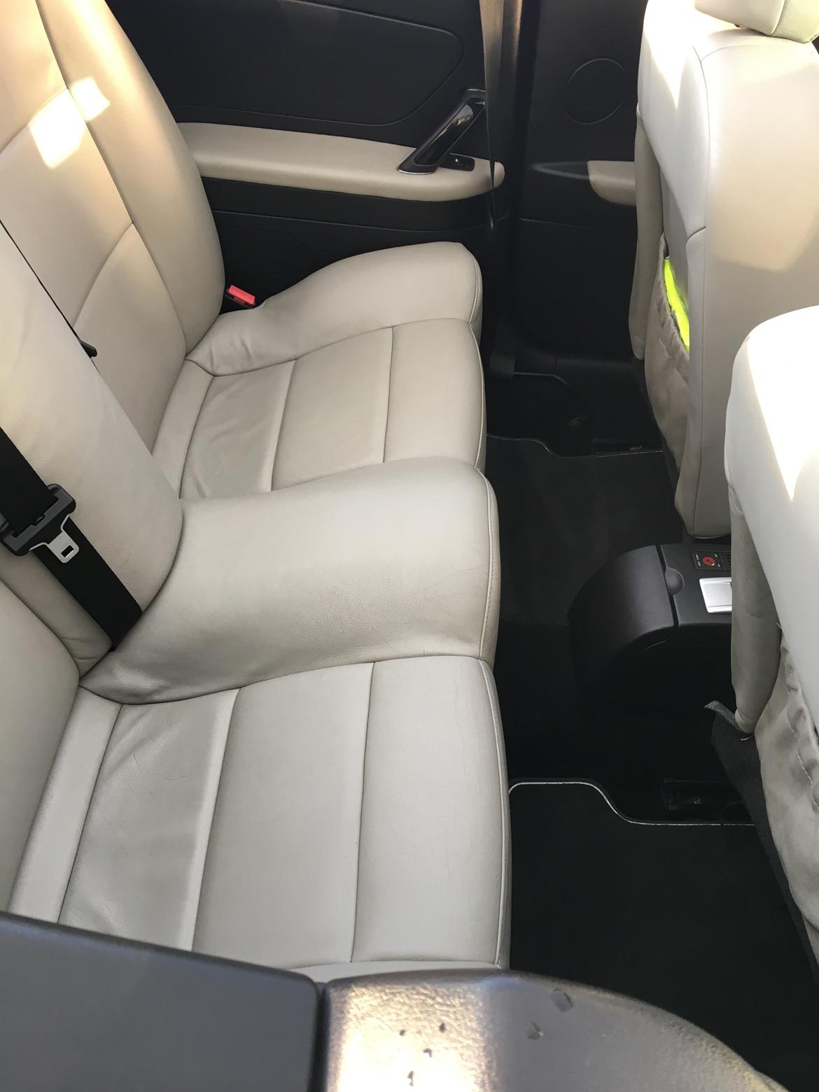 Peugeot 307 cc 2,0 16v - Der er stadig plads i bagsæderne, dog mest når sæderne er trukket frem billede 13