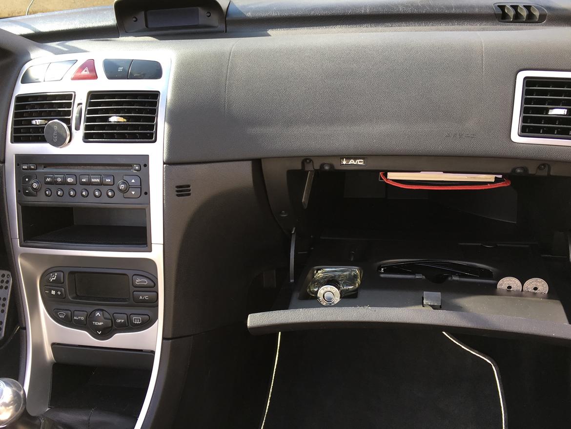 Peugeot 307 cc 2,0 16v - Handskerum med køl og fuldautomatisk klima billede 11