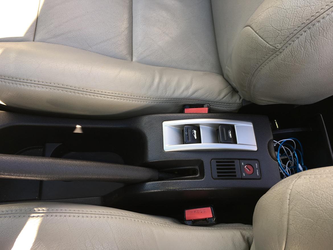 Peugeot 307 cc 2,0 16v - Knappen som aktiverer GTA mode og betjening til hurtig styring af alle 4 vinduer på en gang billede 15