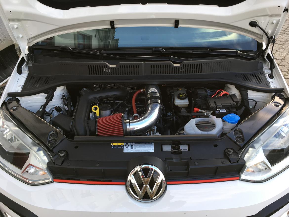 VW UP! TSI - Motorrum, her med indsugningskit billede 16