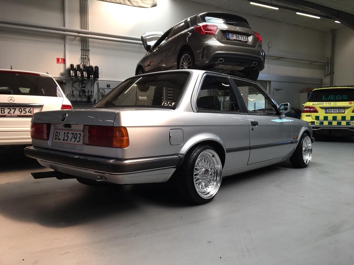 BMW E30 (solgt) billede 3