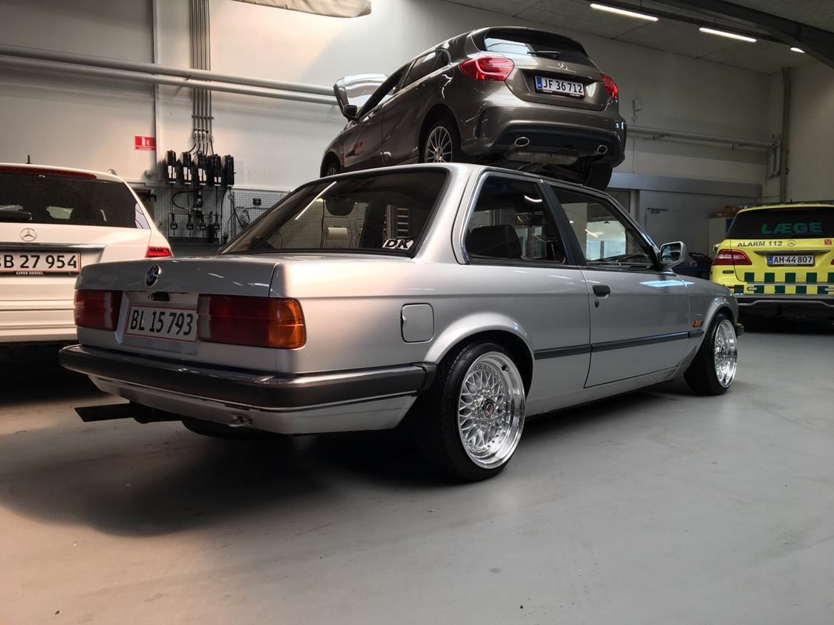 BMW E30 (solgt) billede 4