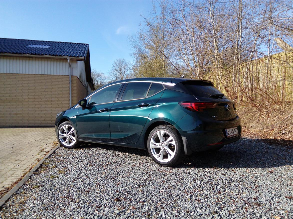 Opel Astra 1,4T Dynamic - farven er Emerald Green billede 11