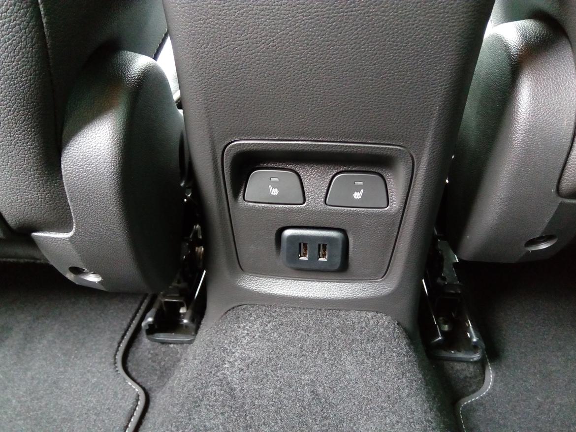 Opel Astra 1,4T Dynamic - USB tilslutning og varme i bagsæderne billede 14