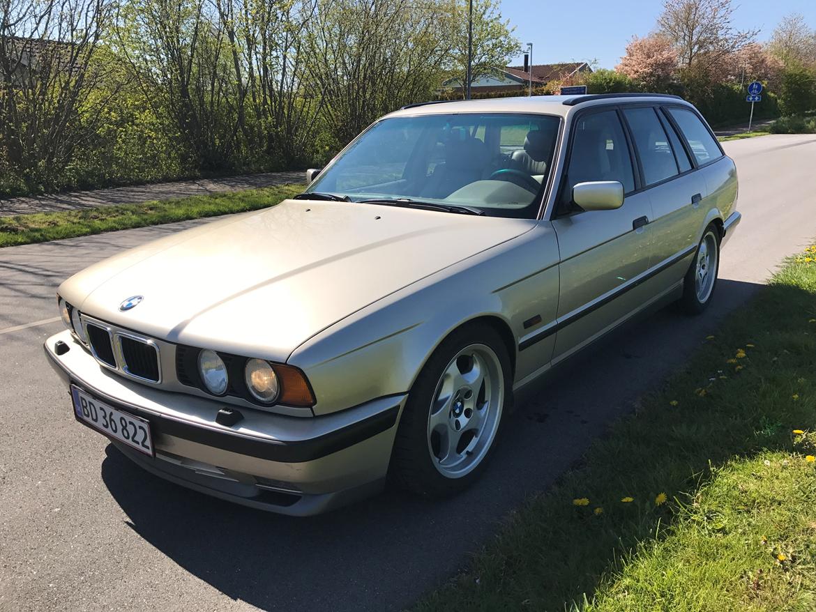 BMW E34 540i Touring - SOLGT billede 3