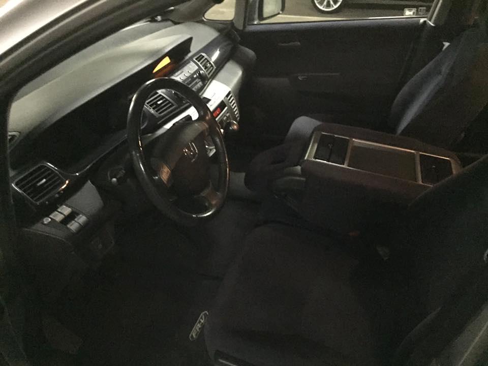 Honda FRV 1.8 Executive - Kabinenmed de praktiske 3 forsæder. billede 15