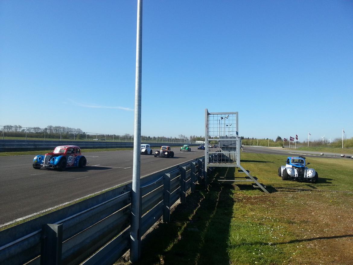Chevrolet Chevy 37 Legend Cup - Det er ikke sjovt at udgå fra en 6. plads ud af 30 biler, til det allerførste løb :-( billede 10