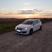 VW Golf 5 2.0 TDI - R LINE