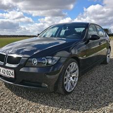 BMW E90 320i