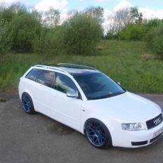 Audi A4 B6 2,4 V6 Avant "TOTALSKADET"
