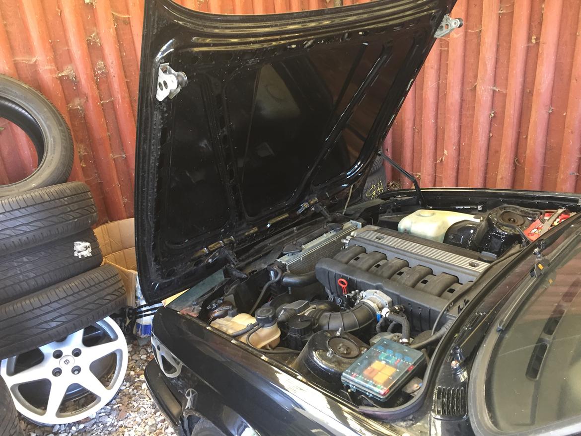 BMW E30 M50b25/325i 24V "SOLGT" billede 14