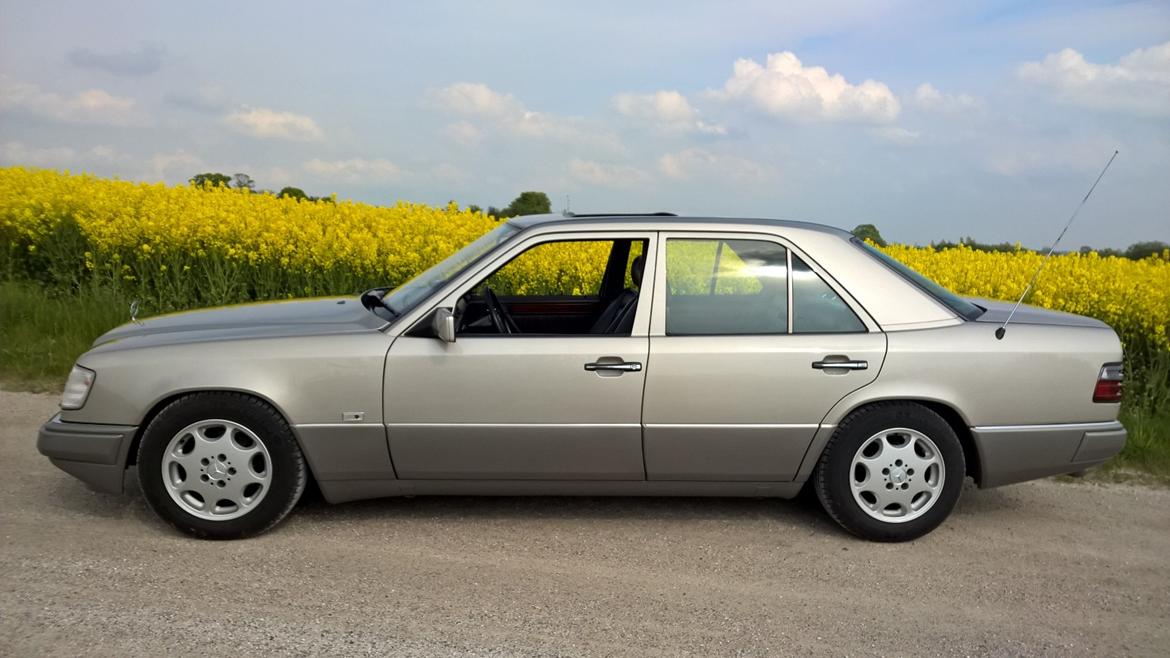 Mercedes Benz 300E billede 2