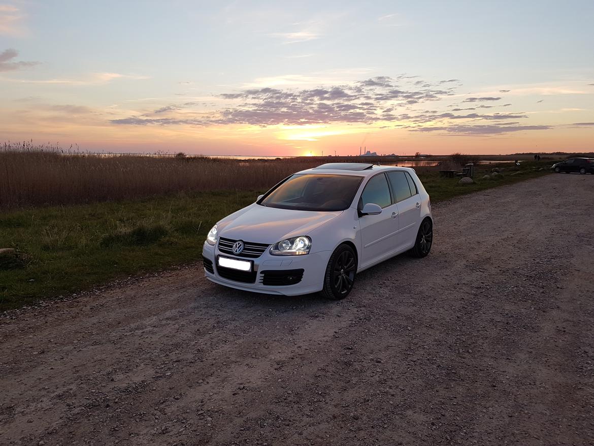 VW Golf 5 2.0 TDI - R LINE billede 2